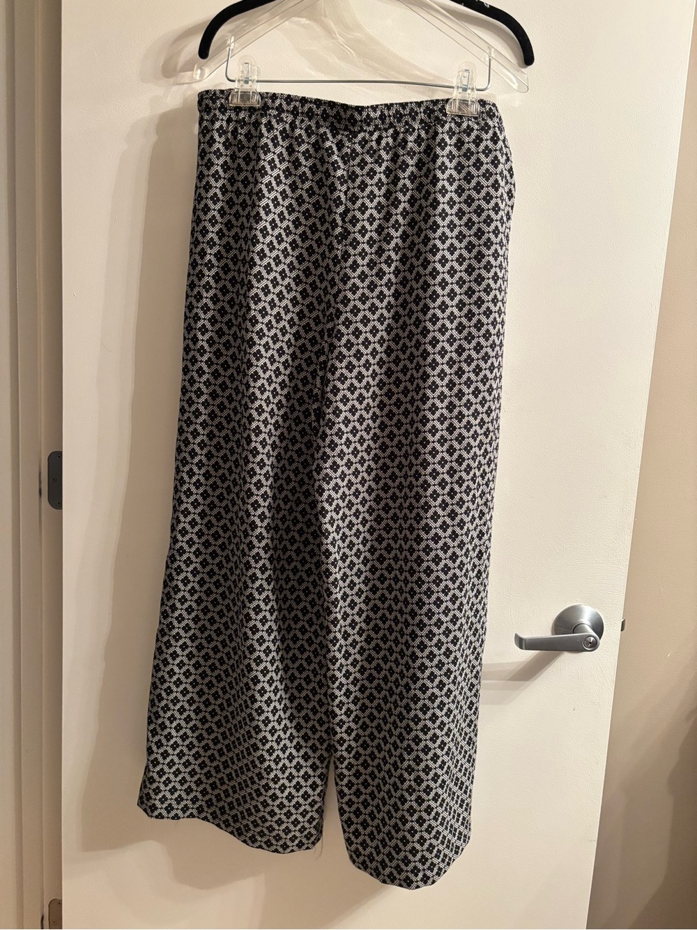 Max Studio Black and White Geometric Drawstring Pants